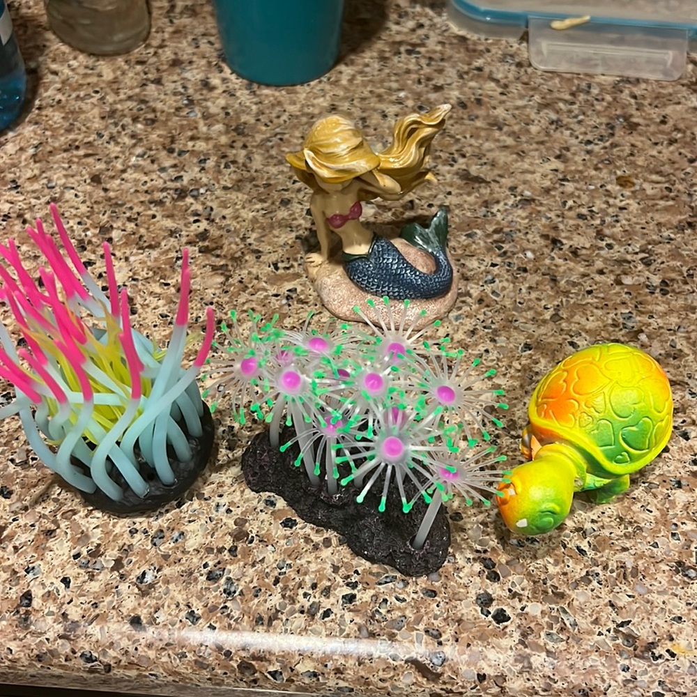 Some aquarium Decoration EXCELLENT  condition